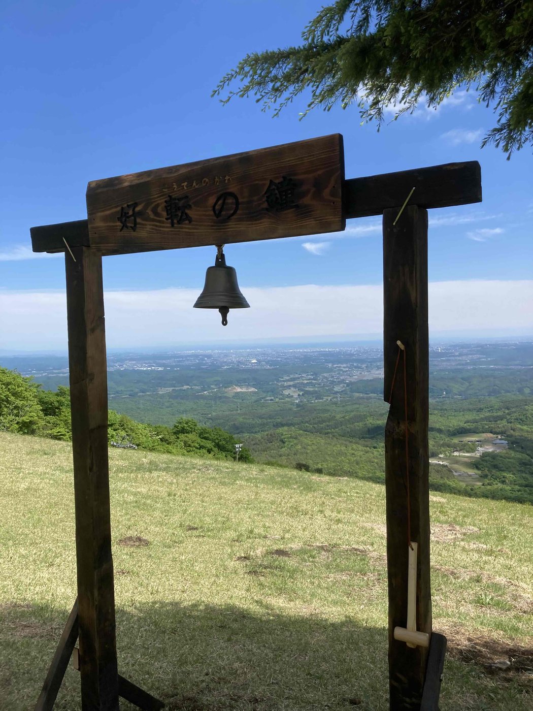 泉ヶ岳の施設にあるベル